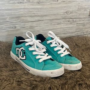 DC women’s chelsea shoe Sz 10 turquoise